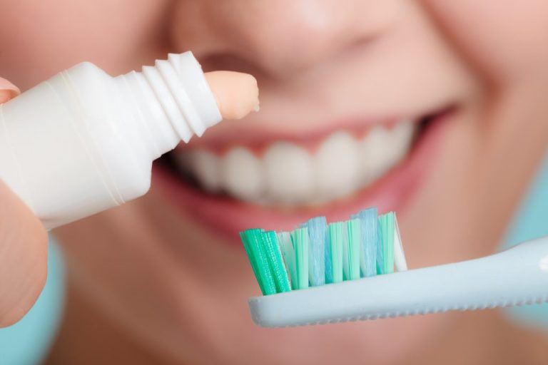 Natural Toothpaste: A Guide to Better Dental Care