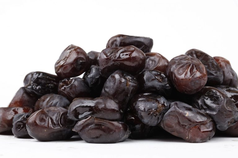 Discover the Irresistible Flavors of Irani Dates in Karachi