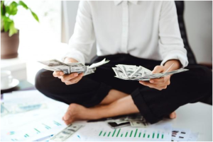 4 Simple Tips to Manage Your Money Well