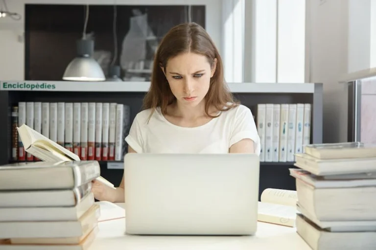 Why Pursuing an MBA Without a Thesis Is a Smart Career Move